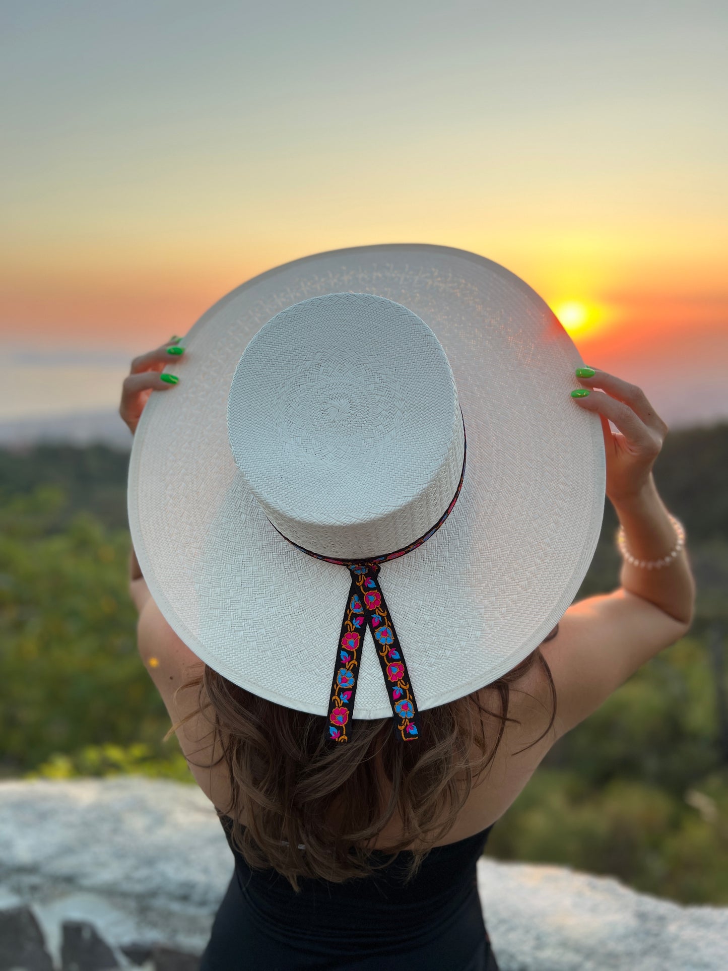 Cappello di paglia bianco