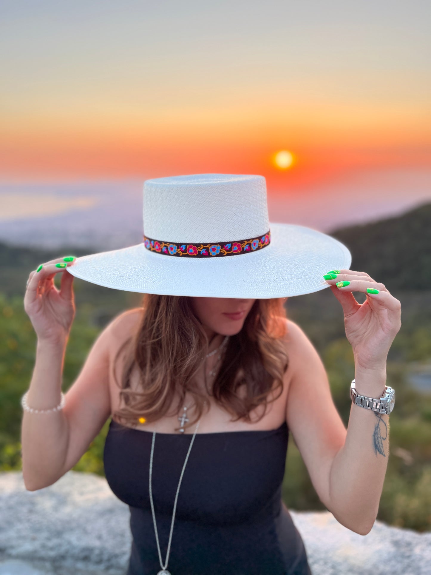 Cappello di paglia bianco