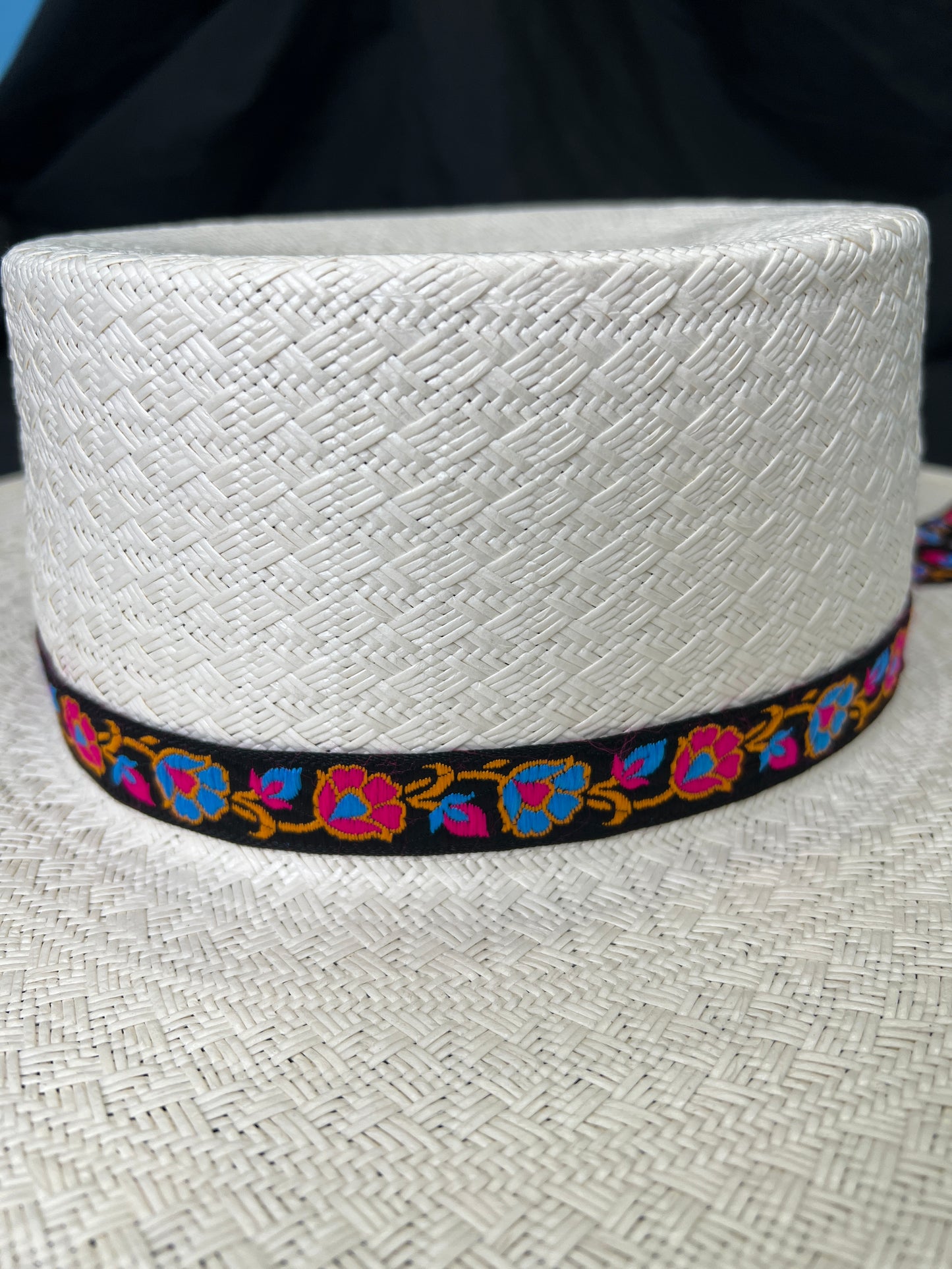 Cappello di paglia bianco