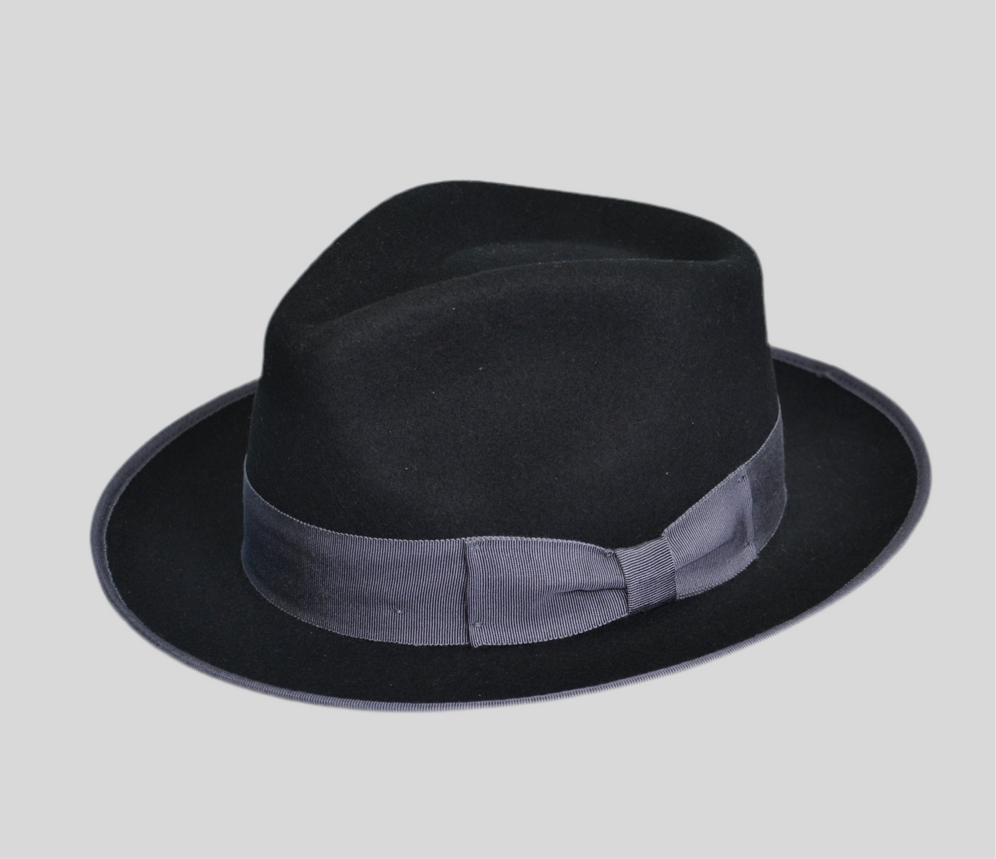 Cappello Fedora a tesa corta con fascia grigia
