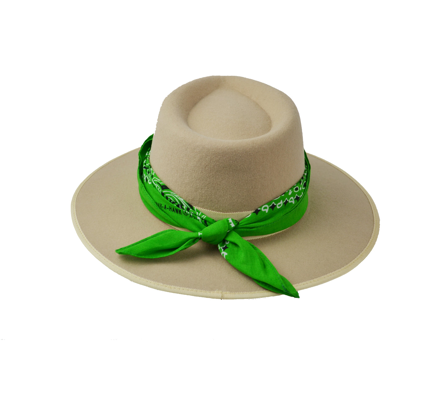 Cappello fedora beige con fascia in seta verde,