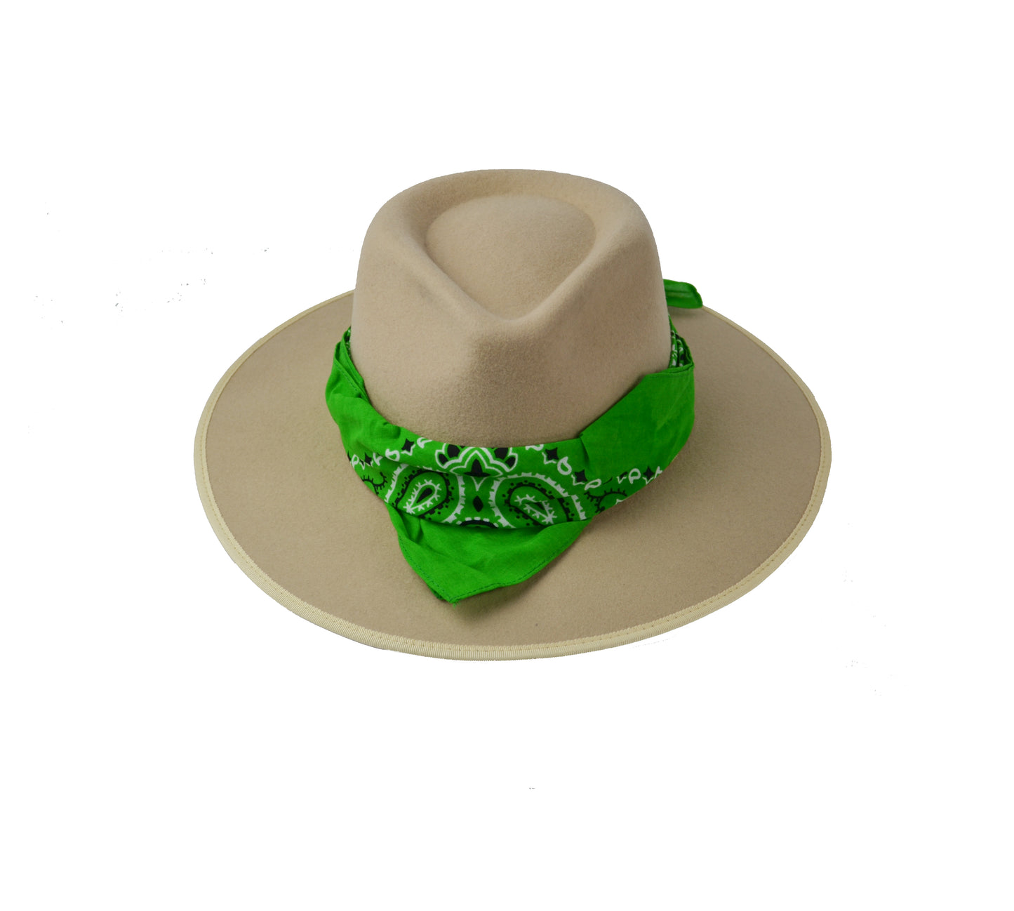 Cappello fedora beige con fascia in seta verde,